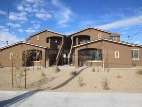 Building Photo - 10402 N 9th Ave