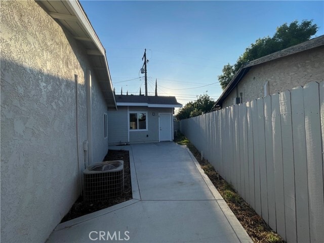 Building Photo - 623 E Elm St