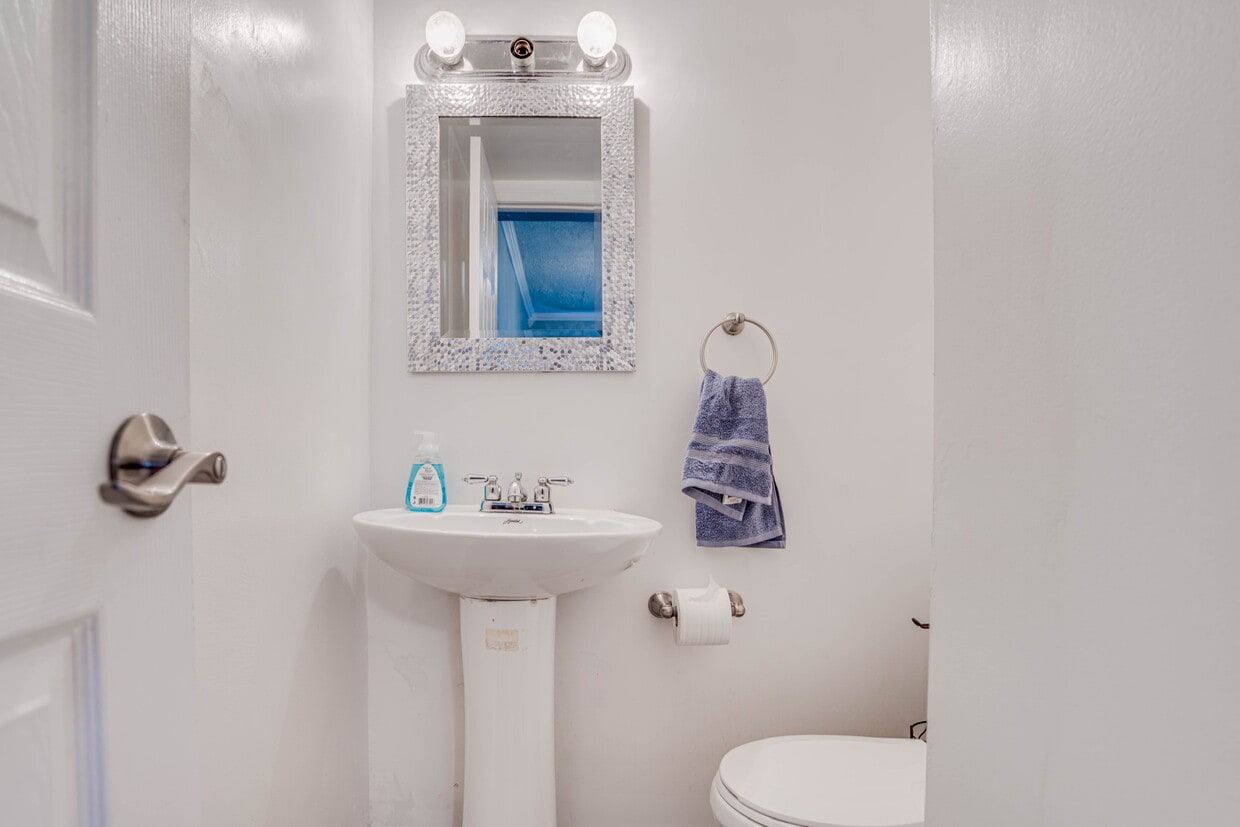 Photo - 1714 E St NE (Washington, DC)