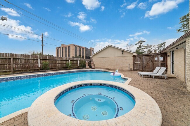 Foto del edificio - 17403 Mossforest Dr