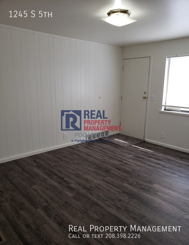 Foto del edificio - 2 bedroom 1 bathroom - Newly updated