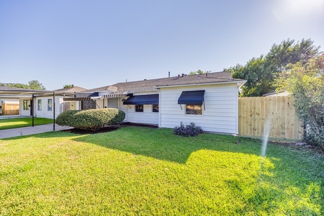 Building Photo - 1304 Pugh Dr