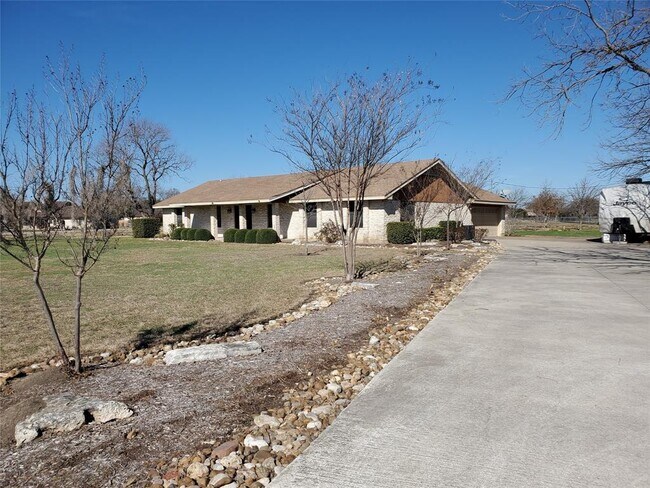 Building Photo - 3100 E Old Settlers Blvd
