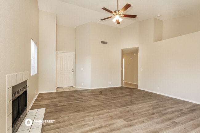 Building Photo - 6530 W Cinnabar Ave