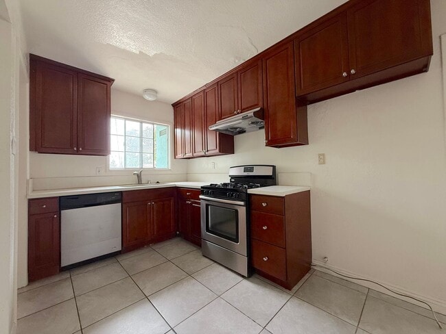 Building Photo - 4719 La Presa Ave