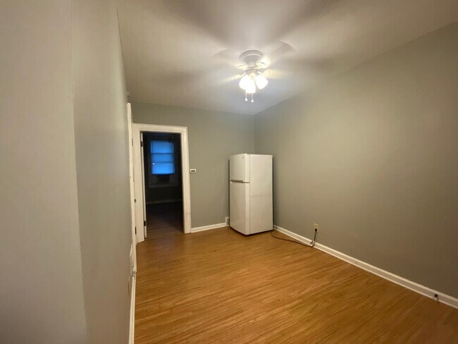 Foto del edificio - 1567 Highland St