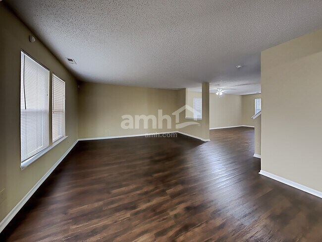Foto del edificio - 9810 Blue Ridge Way