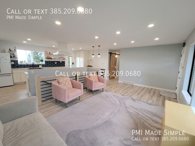 Building Photo - Spacious 6BR Family Home in Pleasant Grove...