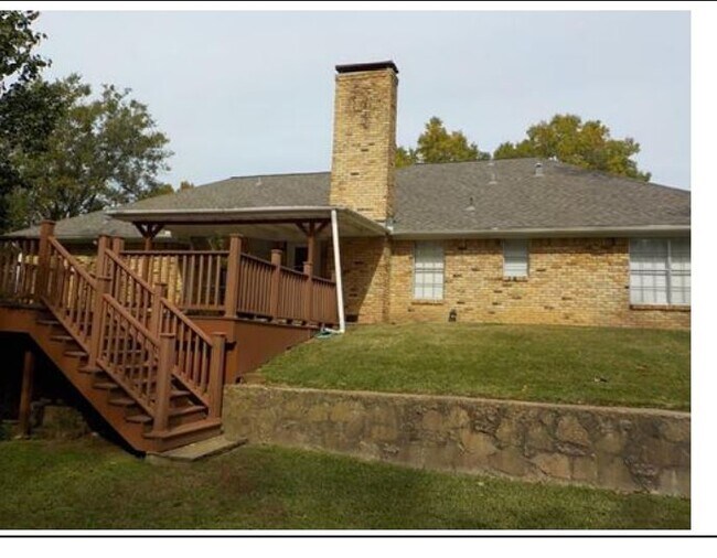 Building Photo - 617 Sutherland Dr