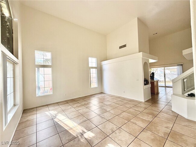 Foto del edificio - 8700 Raindrop Canyon Ave