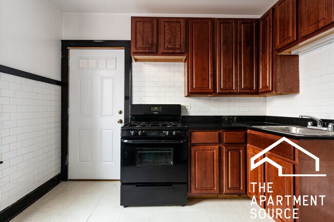 Building Photo - 3124 N Karlov Ave