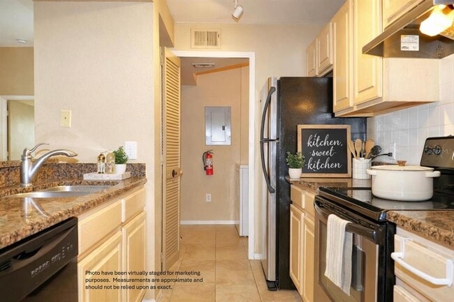 Foto del edificio - 408 Summit Ridge Pl