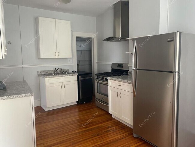 Building Photo - 2114 1/2 E Leigh St