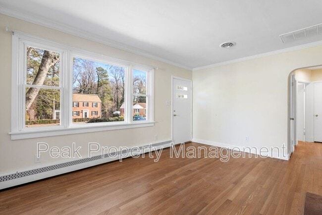 Foto del edificio - 7514 Woodman Rd