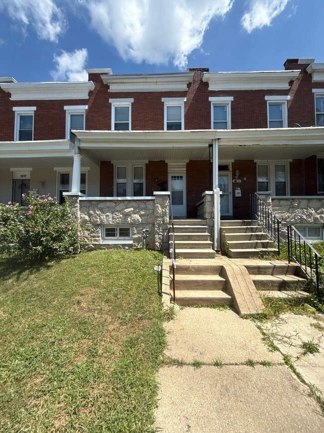 Building Photo - 1215 N Ellwood Ave