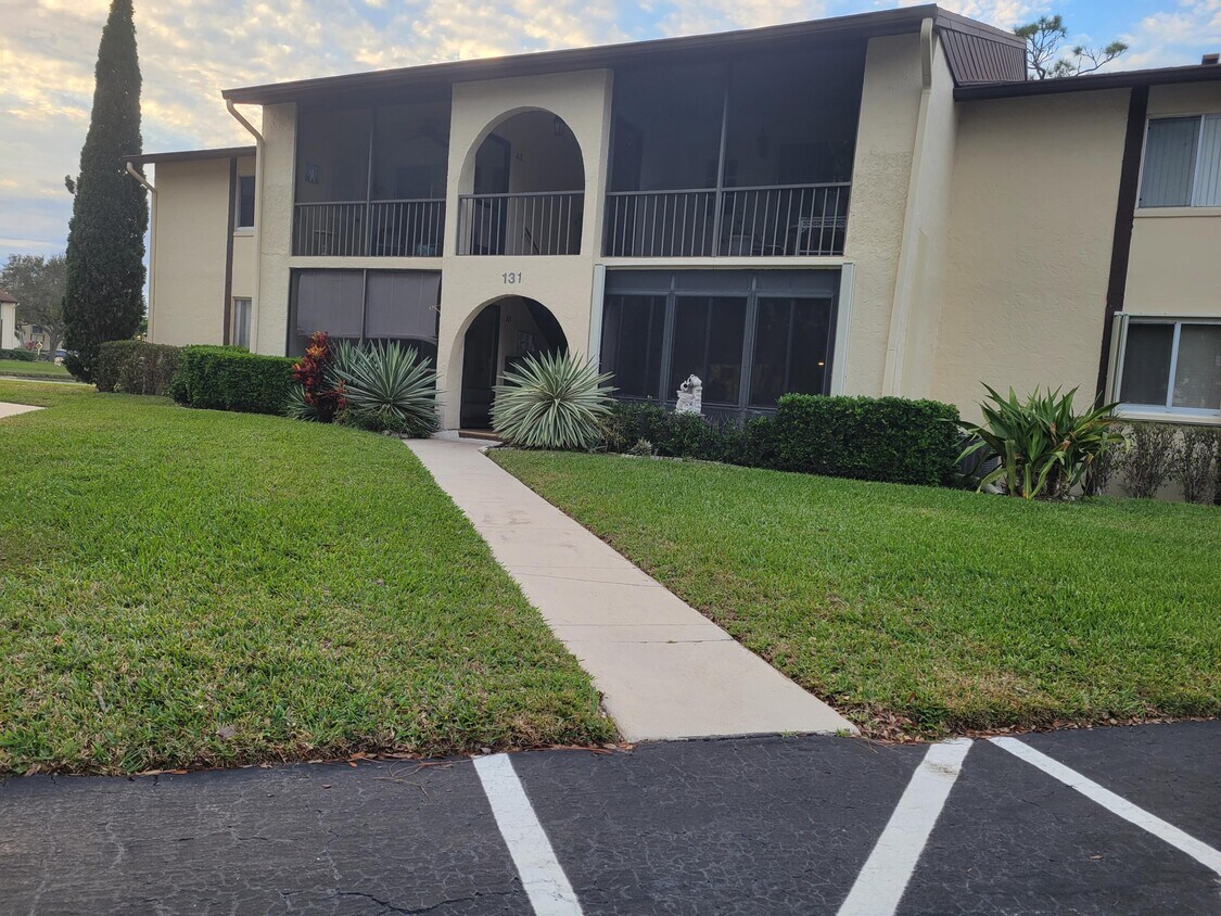 131 Lake Pine Cir Unit A2, Greenacres, FL 33463 Condo for Rent in