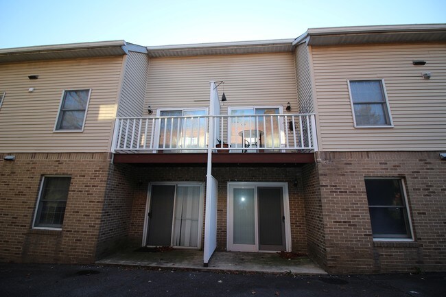 Lado - 13 Sunset Dr