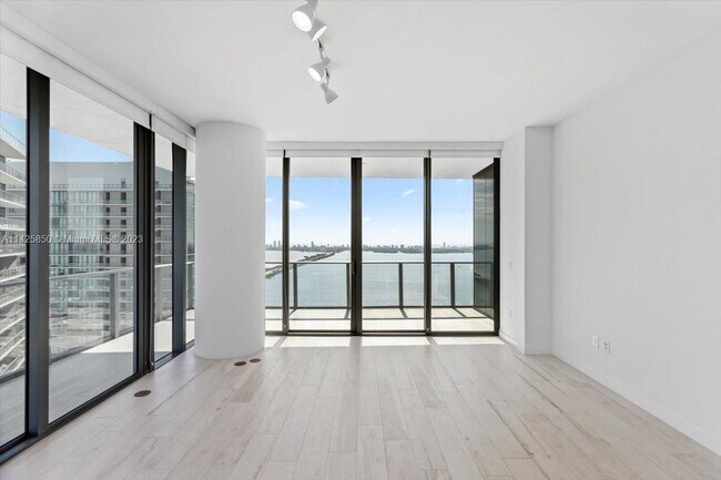 Foto del edificio - 480 NE 31st St