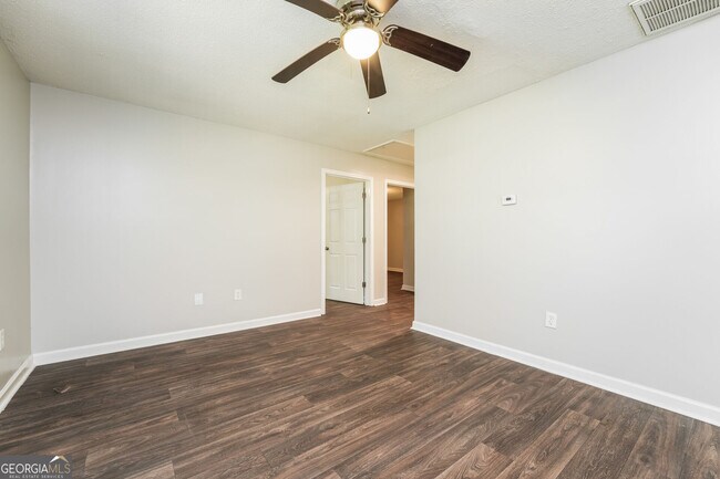 Building Photo - 400 Lexington Cir