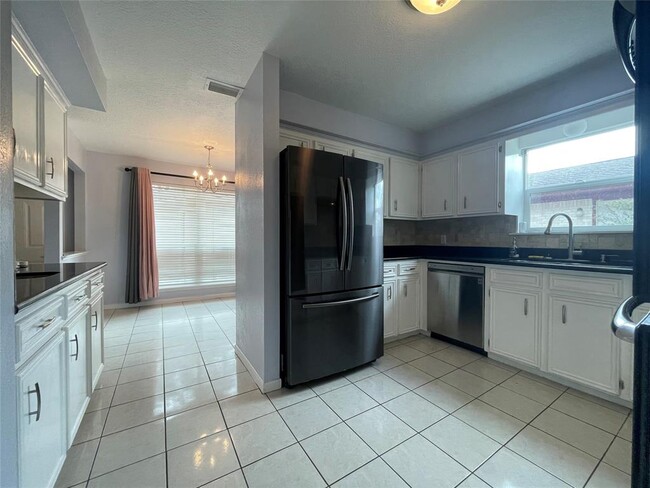 Building Photo - 15714 Mill Point Dr