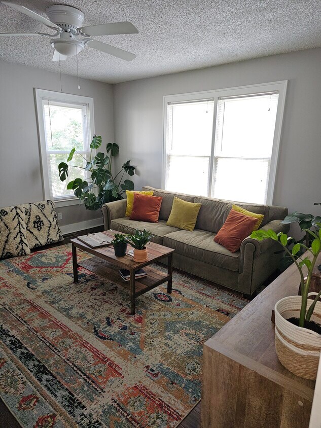 Foto principal - 127 E Park Ave