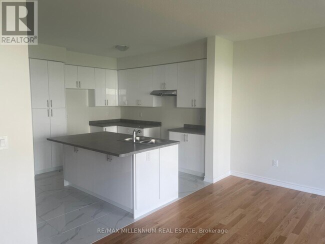 Building Photo - 16 Tamworth Ter