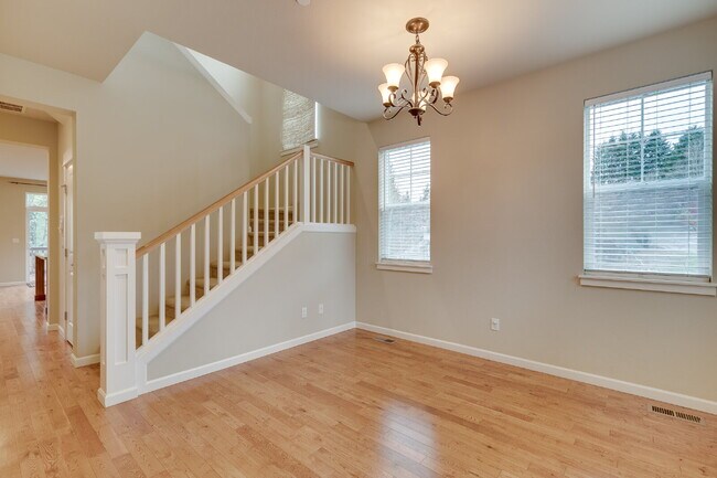 Foto del edificio - Spacious 4 bedroom home in Redmond!