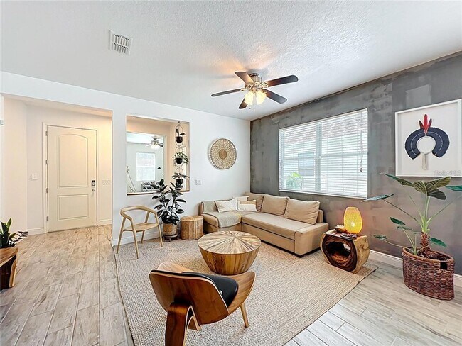 Foto del edificio - 11868 Thatcher Ave