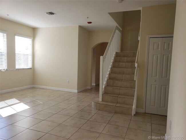 Foto del edificio - 10022 NW 7th St