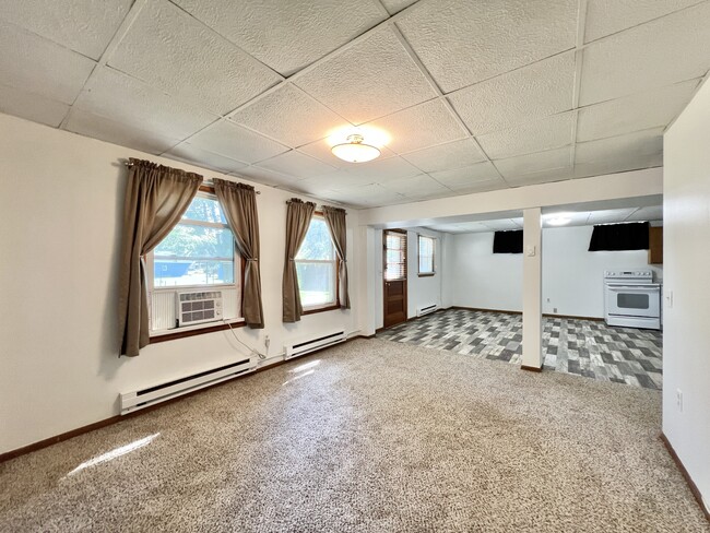 Building Photo - 290 Orchard Dr
