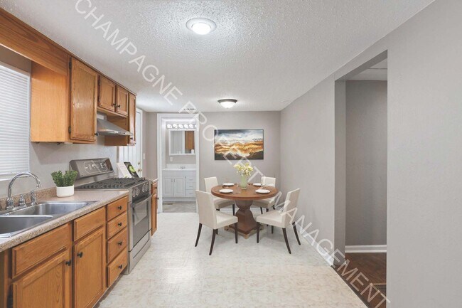 Building Photo - 2 bedroom home, conveniently located in Westport