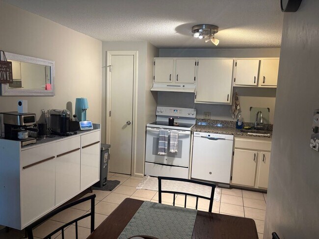 Foto del edificio - 206 White Cedar Blvd