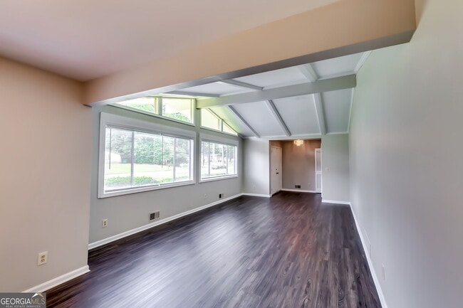 Foto del edificio - 4342 Riverwood Cir
