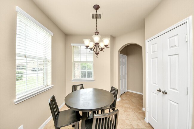 Foto del edificio - 8428 Willow Loch Dr