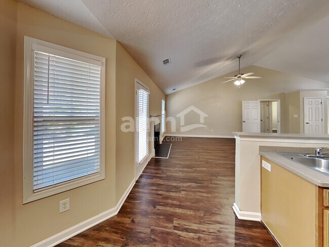 Foto del edificio - 303 Cole Creek Dr