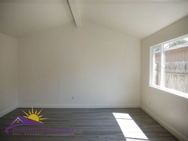 Foto del edificio - 1522 Los Robles Blvd