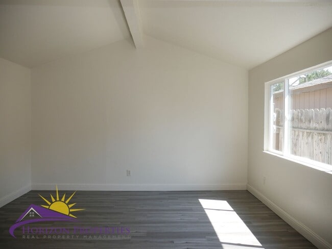 Building Photo - 1522 Los Robles Blvd