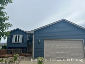 Building Photo - Functional Living: 3 Beds, 2 Baths, Ample ...