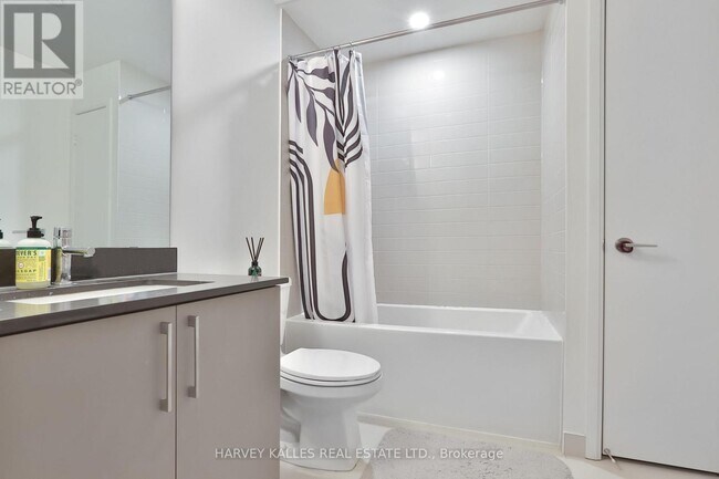 Building Photo - 27 Bathurst St