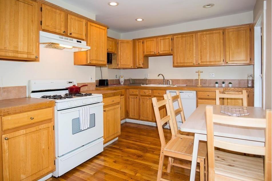 Primary Photo - 1 Torpie St