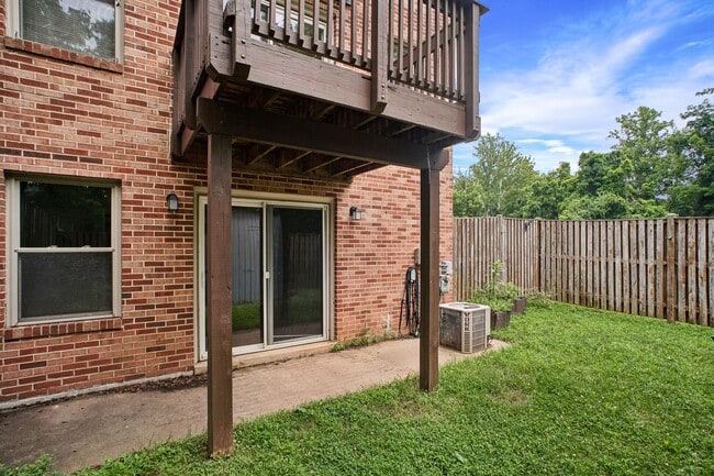 Building Photo - 5128 Cliffhaven Dr
