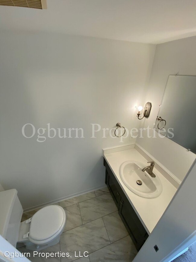 Building Photo - 3 br, 2.5 bath House - 3930-D VALLEY COURT