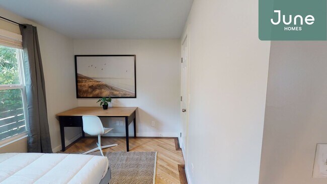 Building Photo - ROOM ONLY in 3-bed/2.0-bath Home