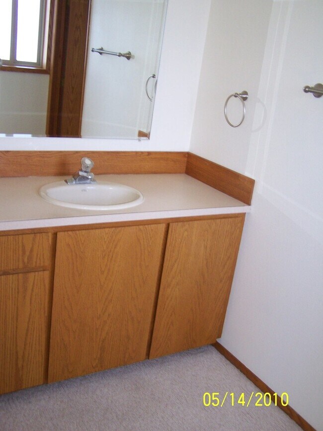 Building Photo - Spacious Home in Beautiful Neighborhood!
