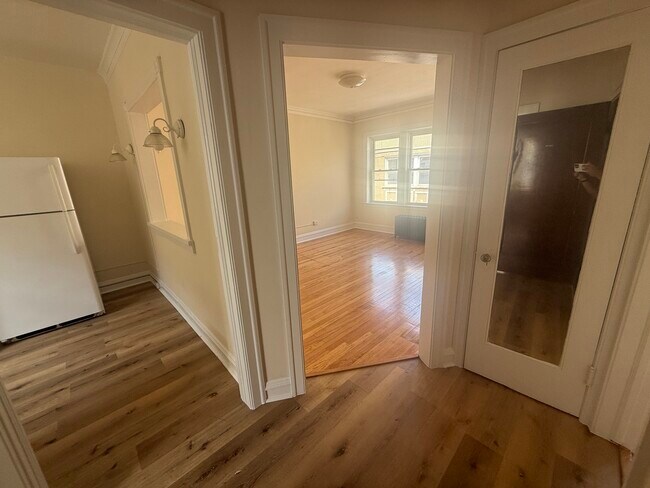 Foto del edificio - 2148 Gunderson Ave