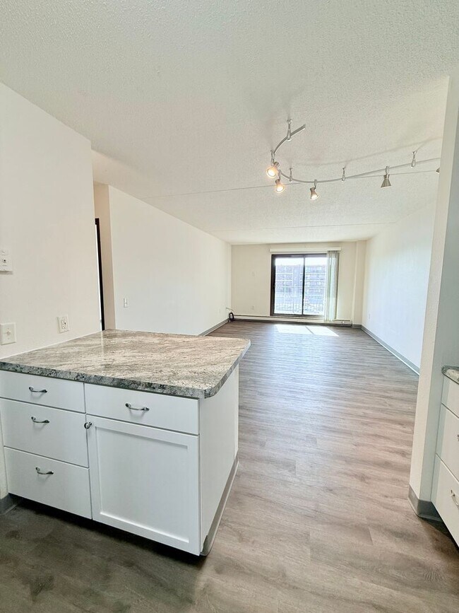 Interior Photo - Baypoint Shoreline