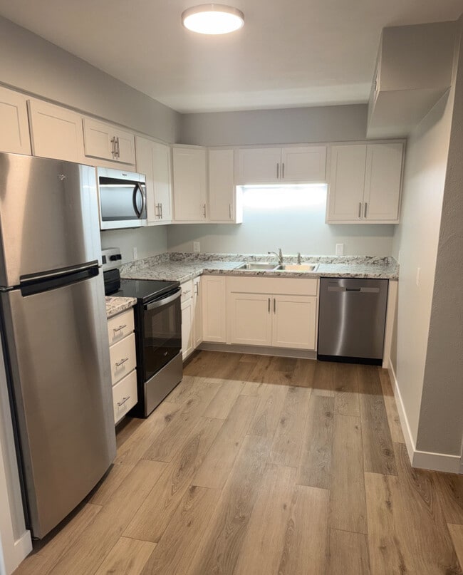 Building Photo - 42nd St Apartments