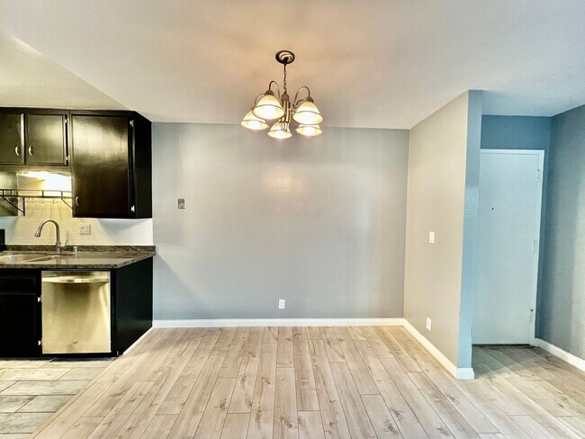 Building Photo - Newly remodeled 1B/1BA condo in La Mesa fo...