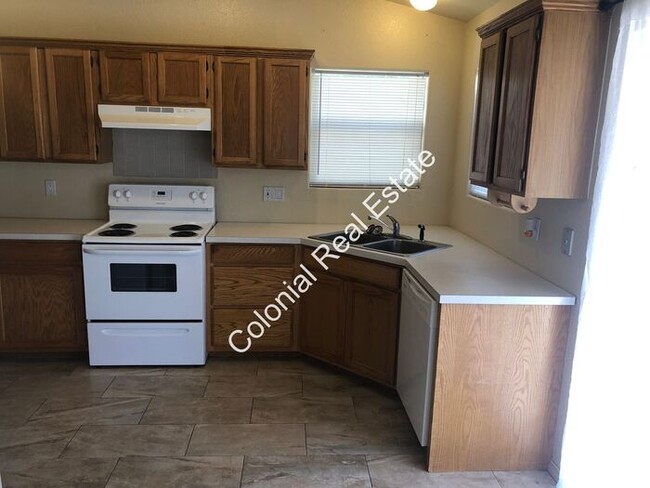 Building Photo - 3 bed 2 bath house
