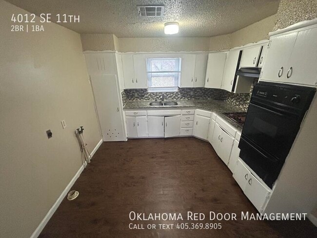 Building Photo - 4012 SE 11th-